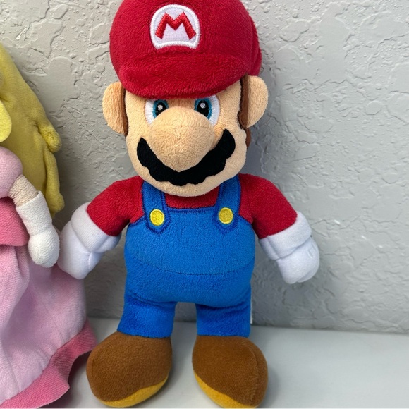 Nintendo Super Mario Bros- Mario & Princess Peach 9” Plush Toy Lot Authentic - Picture 3 of 7